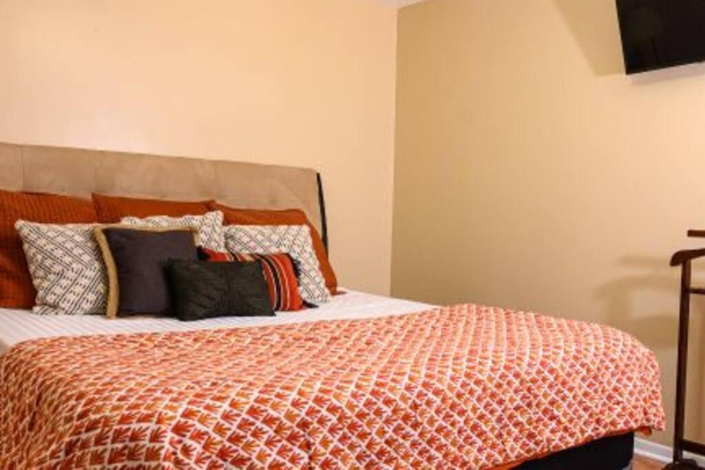 Great 2 Bedroom Condo,Free Parking,Easy Commute. アーヴィントン エクステリア 写真