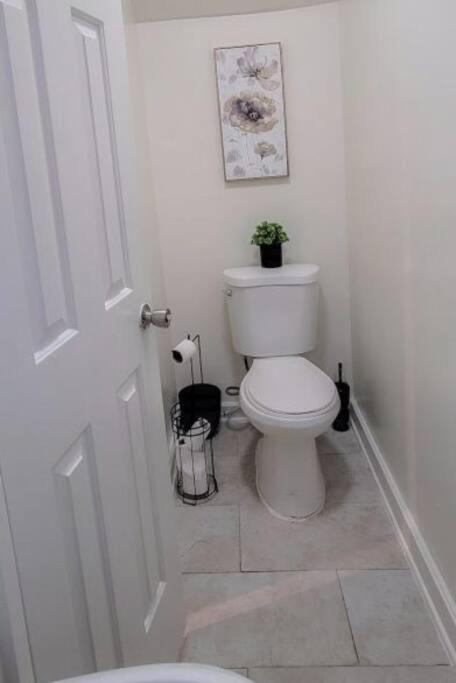 Great 2 Bedroom Condo,Free Parking,Easy Commute. アーヴィントン エクステリア 写真